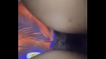 Длинноногая тёлка мастурбирует пальцами горошек клитора и ласковые половые губки